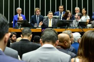 Plenário da Câmara dos Deputados durante sessão conjunta do Congresso Nacional destinada à deliberação do veto presidencial (VET 3/2026) ao projeto que trata da dosimetria das penas aplicadas aos condenados nos atos de 8 de janeiro de 2023.