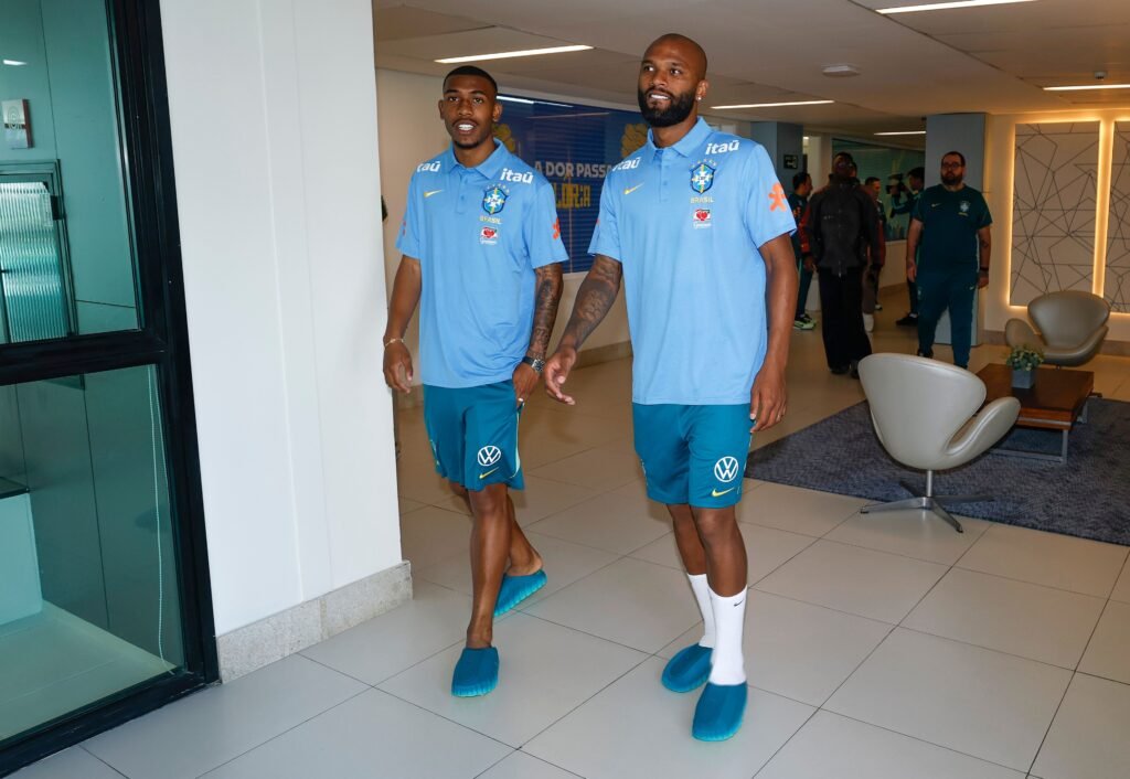 Vídeo: veja como foi a chegada dos jogadores da Seleção à Granja Comary