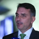 Senador, Flávio Bolsonaro durante entrevista