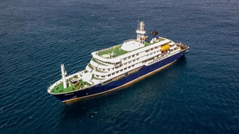 Surto de hantavírus em navio de expedição no Atlântico deixa três mortos.