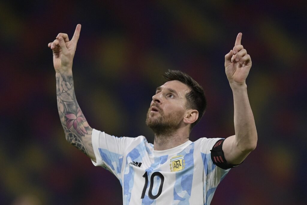 Messi faz história, Argentina vence e avança na Copa 2026
