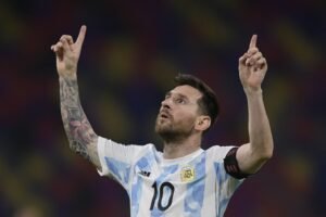 Messi faz história, Argentina vence e avança na Copa 2026