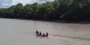 Menino desapareceu enquanto tomava banho com os irmãos na comunidade Nova Olinda; Corpo de Bombeiros localizou a vítima após buscas.