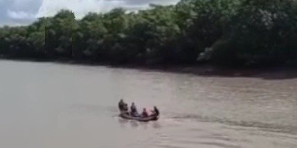Menino desapareceu enquanto tomava banho com os irmãos na comunidade Nova Olinda; Corpo de Bombeiros localizou a vítima após buscas.