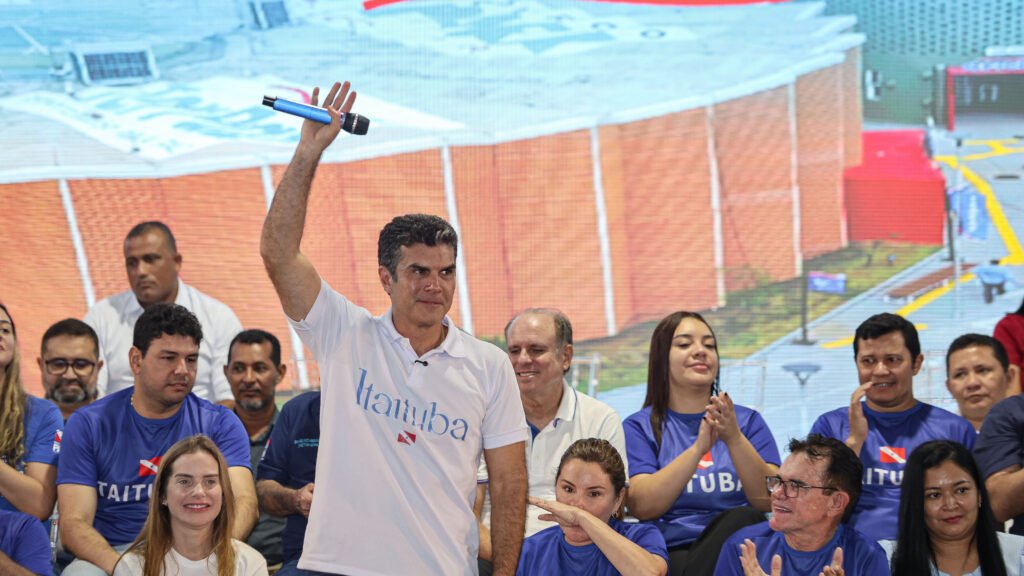 Helder Barbalho na inauguração da Usina da Paz de Itaituba.
