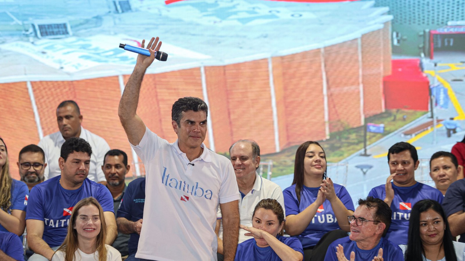 Helder Barbalho na inauguração da Usina da Paz de Itaituba.