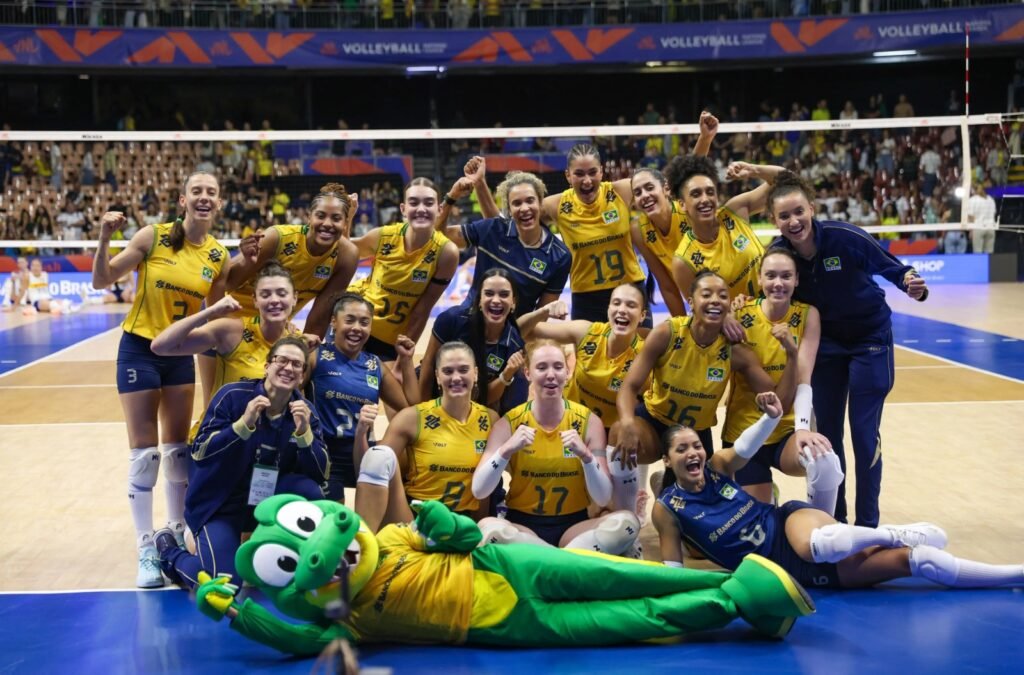 Seleção supera interrupção por queda de energia no Ginásio Nilson Nelson e inicia campanha com vitória por 3 sets a 1.