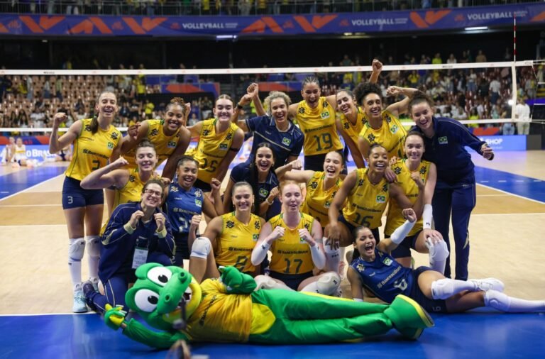 Seleção supera interrupção por queda de energia no Ginásio Nilson Nelson e inicia campanha com vitória por 3 sets a 1.