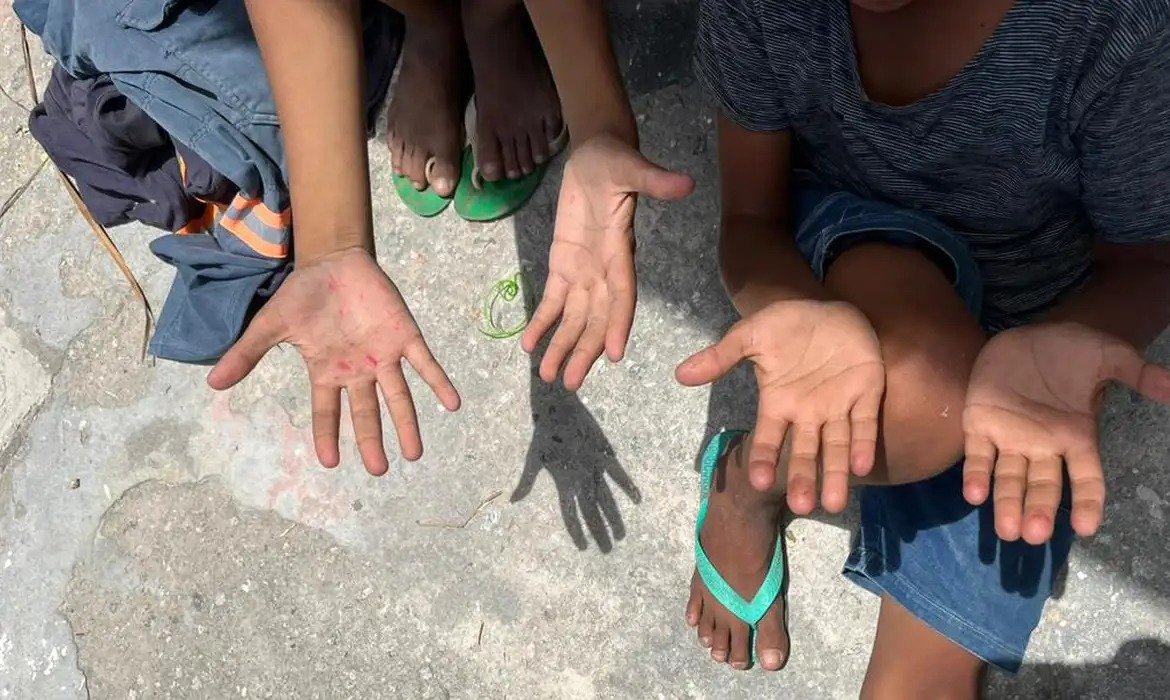 Levantamento divulgado às vésperas do Dia Nacional de Combate ao Trabalho Infantil revela que mais de 40 mil crianças de até 13 anos exerciam atividades proibidas por lei em 2024.