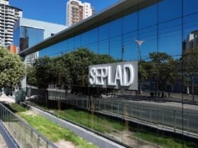 Inscrições serão gratuitas e realizadas pela internet; oportunidades contemplam candidatos de níveis médio e superior em diversas regiões do estado.