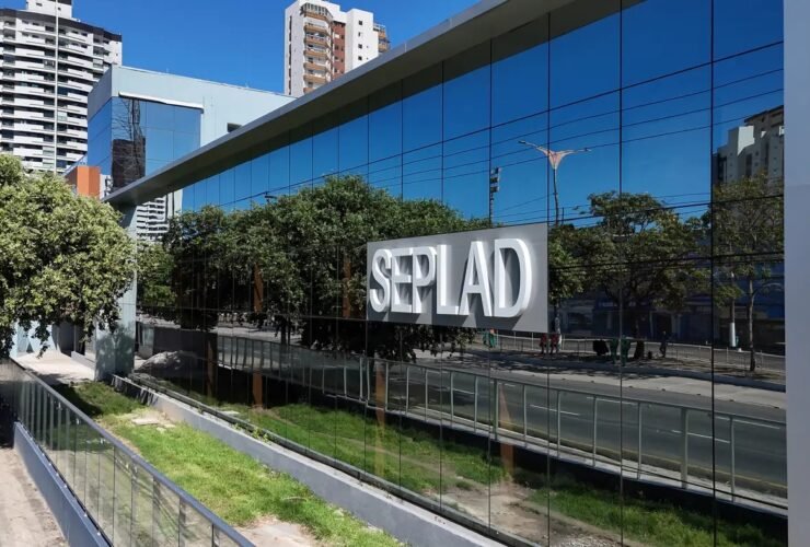 Inscrições serão gratuitas e realizadas pela internet; oportunidades contemplam candidatos de níveis médio e superior em diversas regiões do estado.