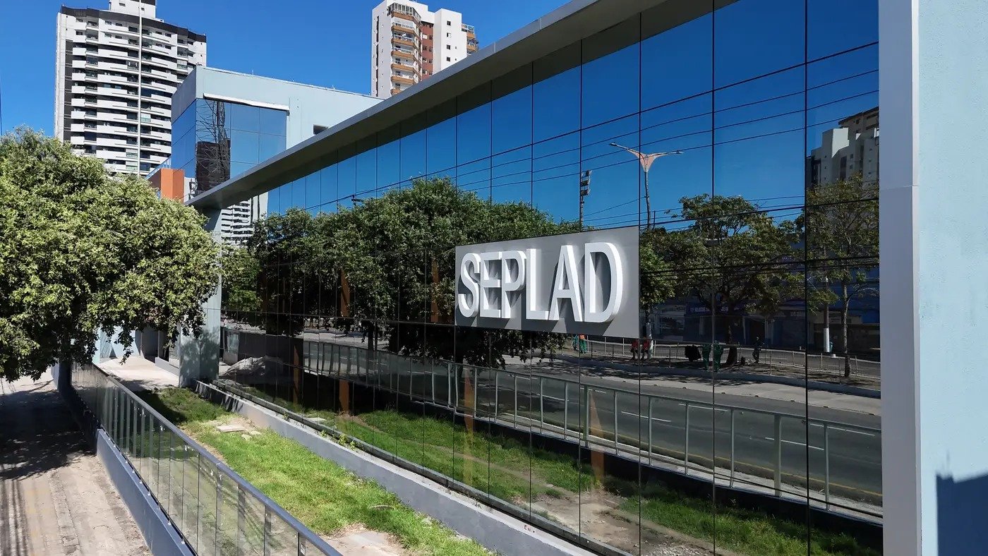 Inscrições serão gratuitas e realizadas pela internet; oportunidades contemplam candidatos de níveis médio e superior em diversas regiões do estado.