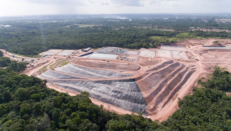 Proposta busca reduzir a utilização de lixões a céu aberto, mas unidade tem funcionamento autorizado apenas até junho de 2027 por decisão judicial.