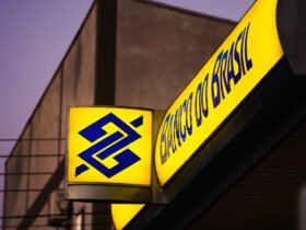 Usuários informaram problemas para acessar contas e realizar operações; banco afirma trabalhar para restabelecer os serviços.