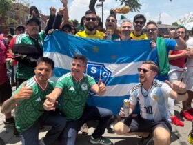 Símbolo bicolor chamou a atenção durante celebrações de torcedores brasileiros e repercutiu nas redes sociais.