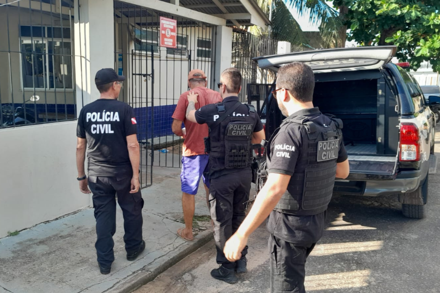 Segundo informações, a mãe da vítima teria denunciado o caso à polícia.