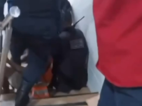 Nas imagens, os guardas aparecem imobilizando o usuário com o uso da força.