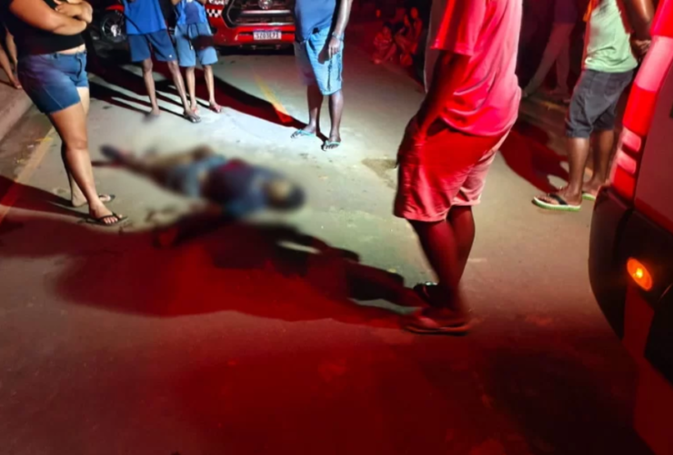 suspeito se aproximou enquanto o familiar da vítima se afastou para abrir o portão, então efetuou diversos disparos contra Messias.