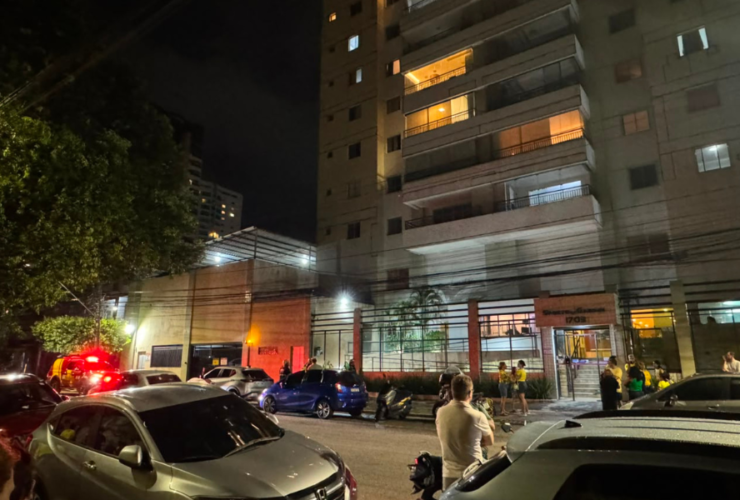 Moradores tiveram que deixar suas casas.