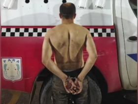o suspeito teria seguido a mulher pelas ruas da cidade em uma motocicleta e feito ameaças contra ela.