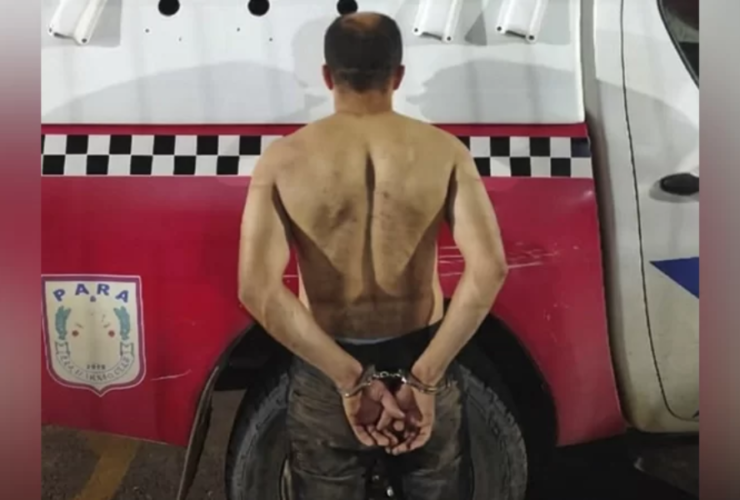 o suspeito teria seguido a mulher pelas ruas da cidade em uma motocicleta e feito ameaças contra ela.