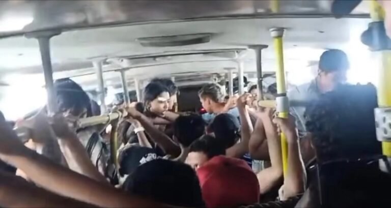 Vidros do coletivo foram quebrados durante ação na noite de domingo; moradores cobram reforço no policiamento da ilha.