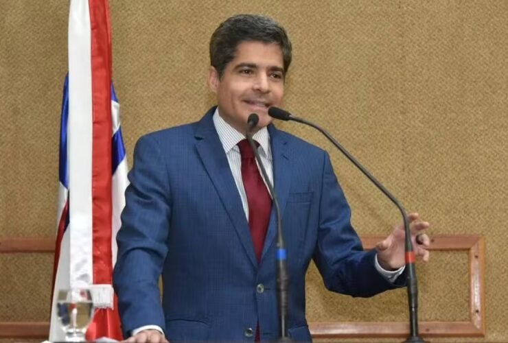 Pré-candidato ao governo da Bahia seguia para compromisso político no interior do estado quando aeronave apresentou falha técnica e precisou retornar à capital.