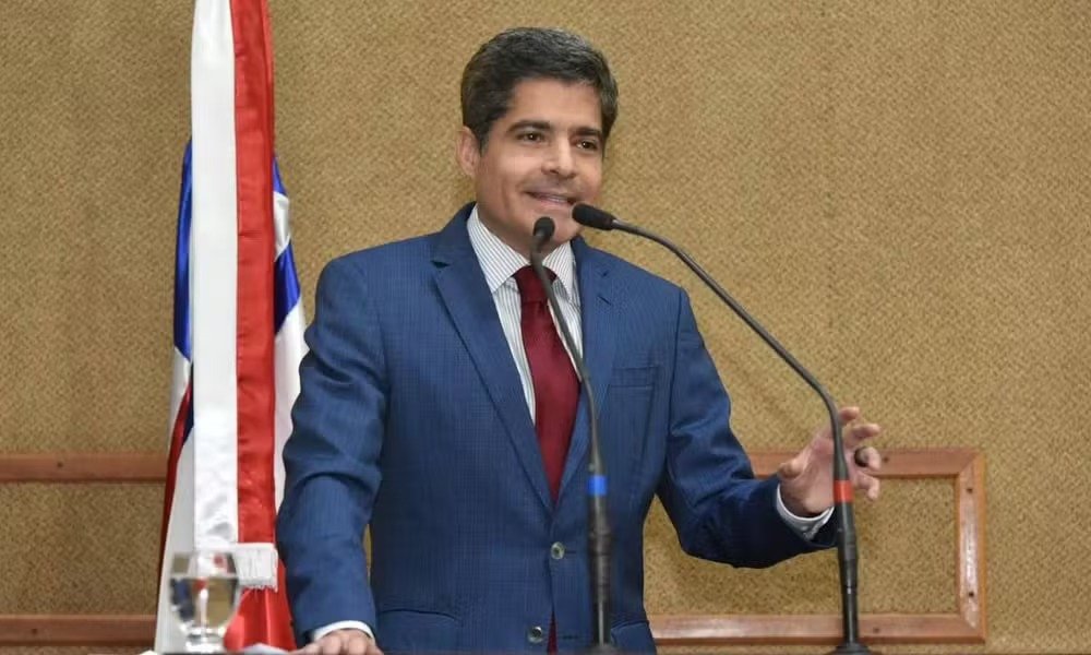 Pré-candidato ao governo da Bahia seguia para compromisso político no interior do estado quando aeronave apresentou falha técnica e precisou retornar à capital.