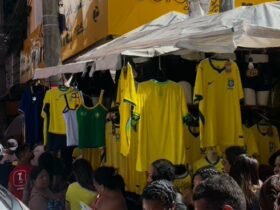 Lojistas apostam em artigos nas cores da Seleção e projetam aumento de até 25% nas vendas durante o Mundial.