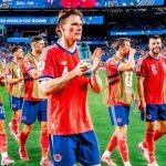 Gol de McGinn garante triunfo por 1 a 0 em Boston e coloca os escoceses na ponta do Grupo C após a primeira rodada.