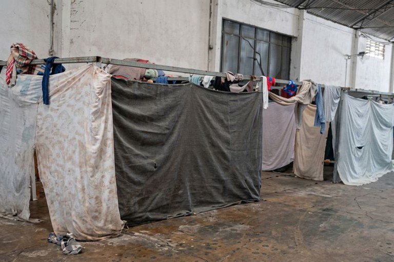Decisão da Justiça Federal aponta descumprimento de acordos e determina novas medidas para garantir abrigo digno à população indígena migrante na capital paraense.