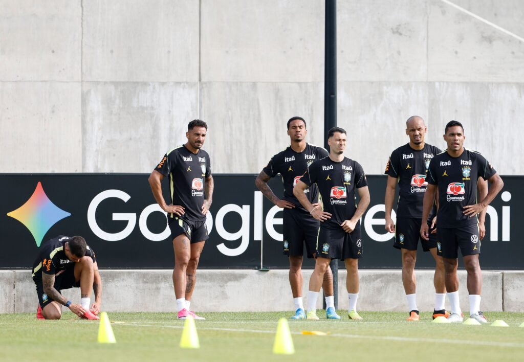 Marquinhos, Gabriel Magalhães e Martinelli chegam aos EUA e Brasil fica completo