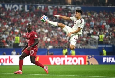Espanha marca no fim, elimina Portugal e vai às quartas da Copa