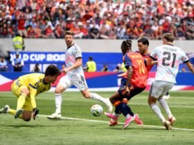 Espanha vence Bélgica no fim e avança à semifinal da Copa