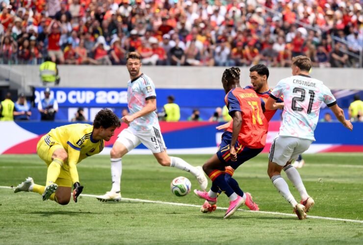 Espanha vence Bélgica no fim e avança à semifinal da Copa