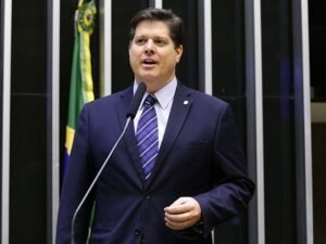 Decisão libera diretórios estaduais para apoiarem diferentes candidatos ao Planalto e marca a primeira vez desde 2006 que o partido não define um nome para a disputa nacional.