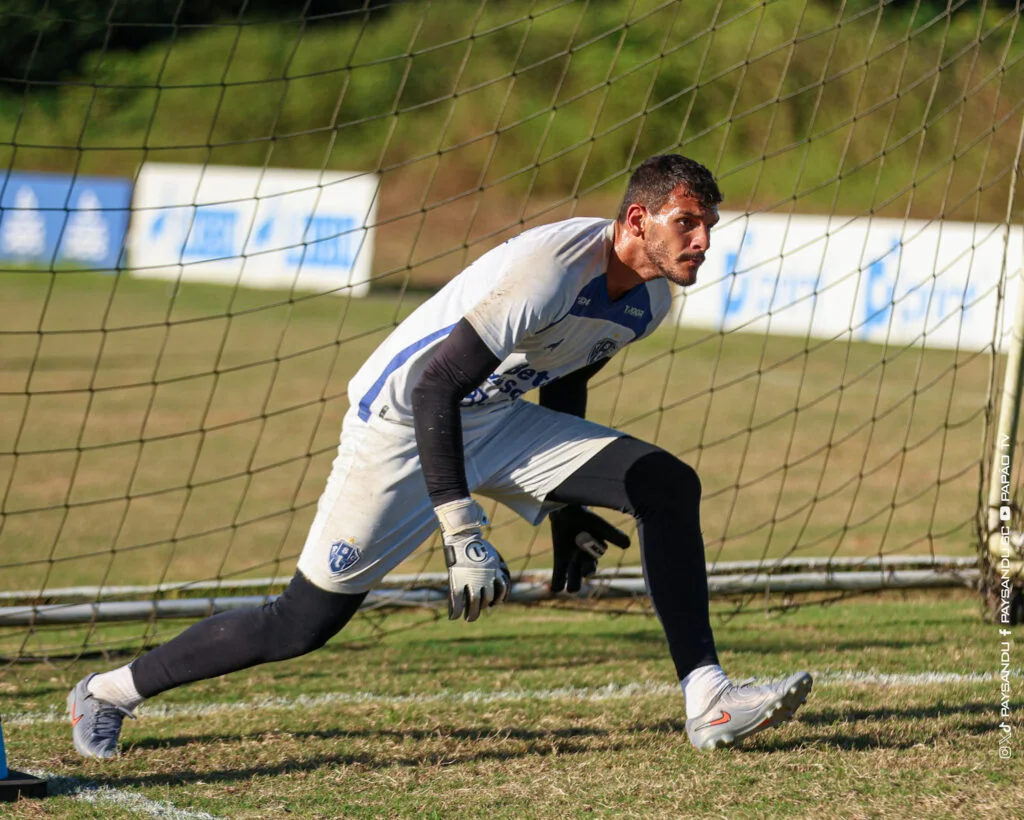 Bolada na cabeça pode tirar Gabriel Mesquita de Amazonas x Paysandu