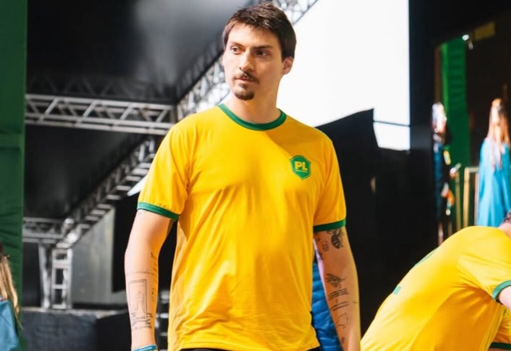 Vereador de Balneário Camboriú e filho do ex-presidente Jair Bolsonaro afirmou que pretende ampliar sua atuação política e reforçar a campanha da família em Santa Catarina.