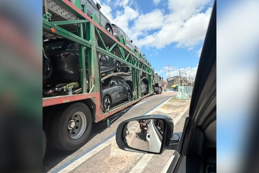 Trânsito ficou lento desta quinta-feira (9) e motoristas enfrentaram filas extensas em um dos principais corredores viários da capital paraense.
