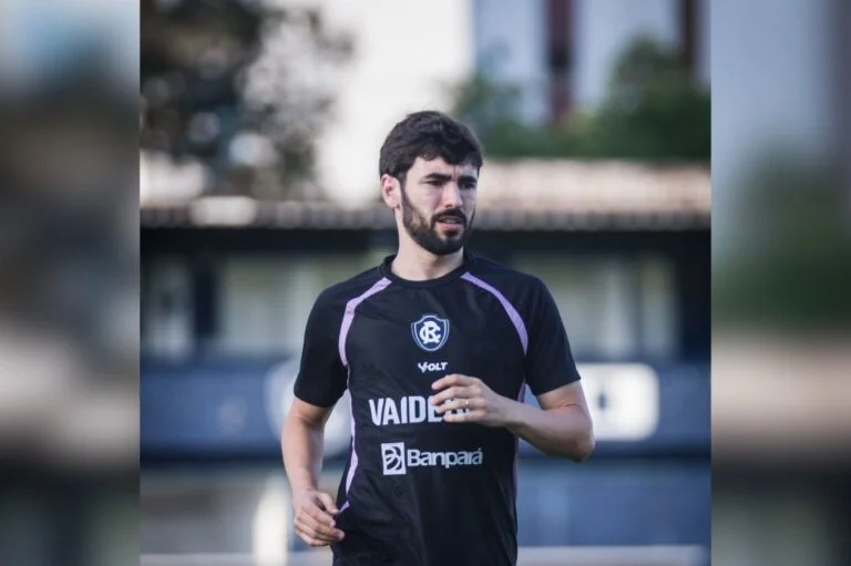 Leão Azul tenta se recuperar após derrota para o Corinthians e busca deixar a zona de rebaixamento diante de um Vitória que ainda não venceu fora de casa no Brasileirão.