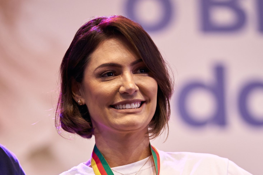 Na imagem em destaque, Michelle Bolsonaro.