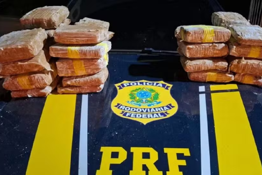 Na imagem em destaque, apreensão de drogas pela PRF
