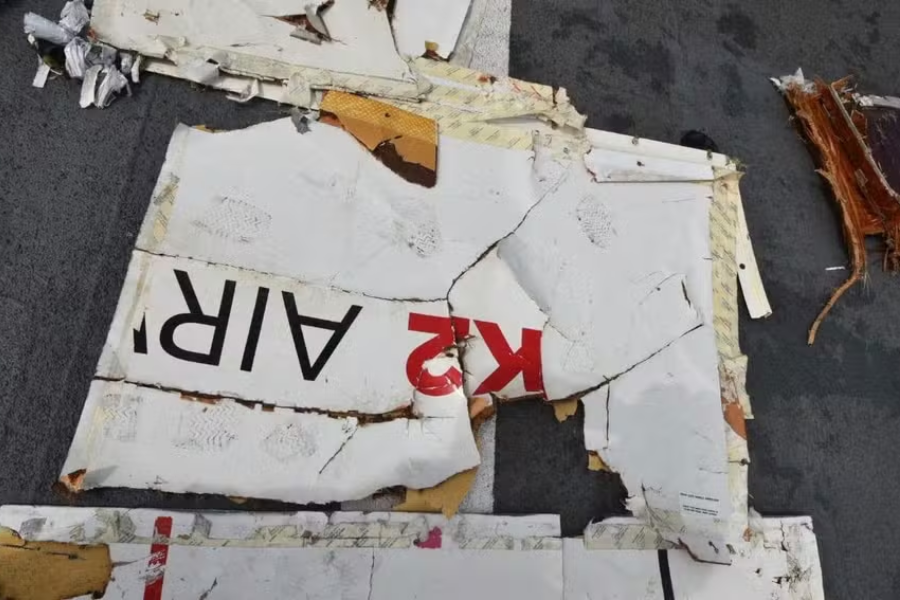 Na imagem em destaque, os destroços do avião encontrado.