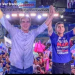Helder Barbalho levanta o braço de Antônio Doido, em onvenção do MDB . quando confirmou o nome do Deputado como pré-candidato à prefeito de Ananindeua.