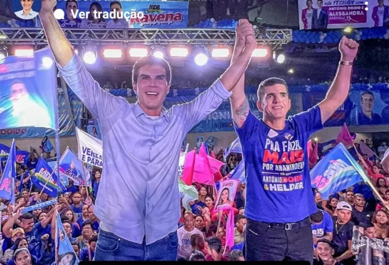 Helder Barbalho levanta o braço de Antônio Doido, em onvenção do MDB . quando confirmou o nome do Deputado como pré-candidato à prefeito de Ananindeua.