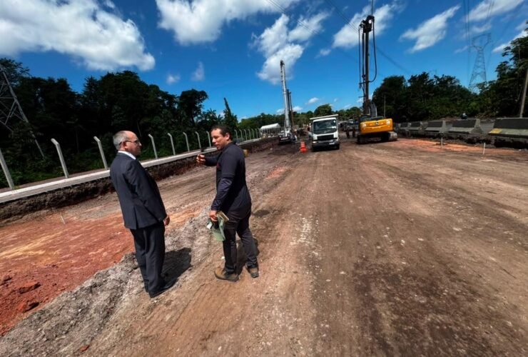 Promotores e equipe técnica utilizaram drones para monitorar obras de recuperação da pista, identificar áreas de desmatamento e prevenir novas ocupações irregulares.