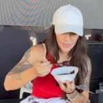 dj barbara labres provando açaí