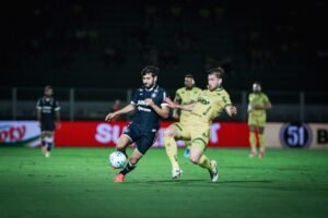jogadores de Clube do Remo e mirassol