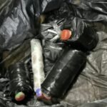 Esquadrão antibombas foi acionado e isolou a área para realizar análise do material encontrado por um funcionário do estabelecimento.