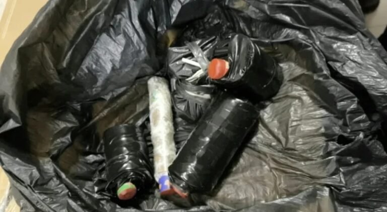Esquadrão antibombas foi acionado e isolou a área para realizar análise do material encontrado por um funcionário do estabelecimento.
